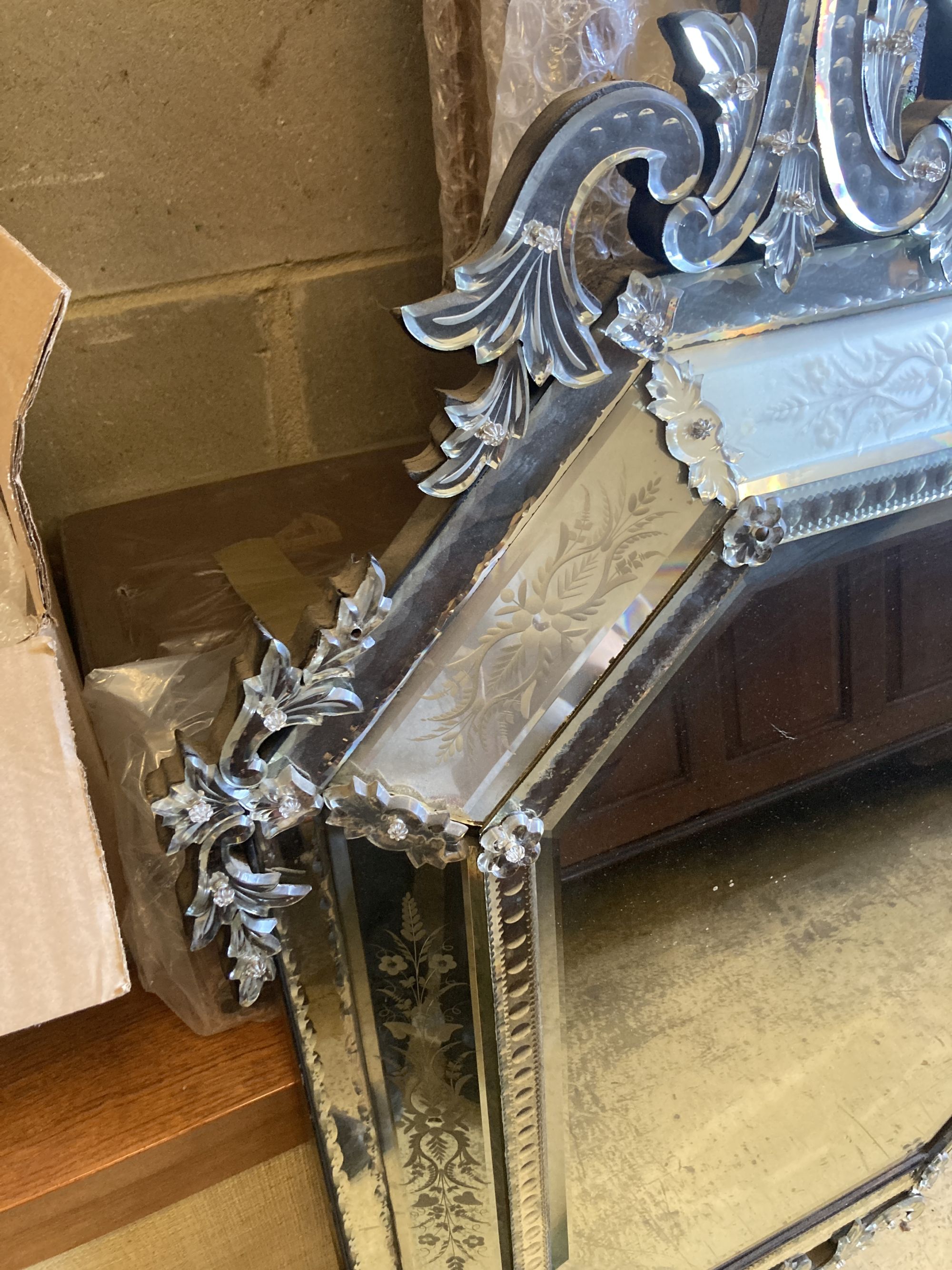 A 20th century Venetian octagonal etched and bevelled glass wall mirror, width 86cm, height 130cm